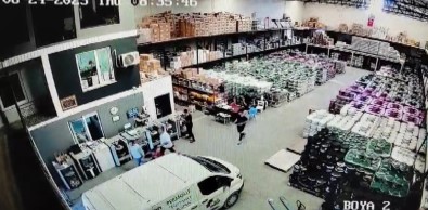 Deprem Aninda Yasananlar Güvenlik Kameralarina Yansidi