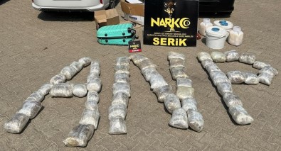 Dogu Illerinden Valizlerle Antalya'ya Getirilen 51 Kilo Esrar Polis Takibine Takildi
