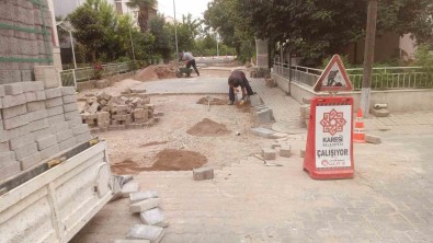 Karesi'de Yollar Parke Tasi Örülüyor