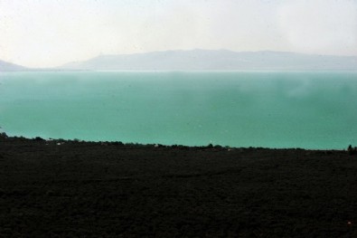 O gölde şaşırtan görüntü: Rengi değişti!