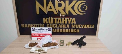 Üzerinde Uyusturucu Ve Silah Bulunan Otobüs Yolcusu Gözaltina Alindi