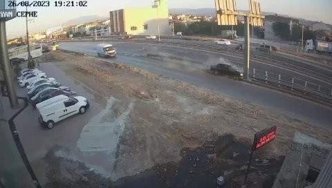 Kocaeli'de feci kaza! 3 yaralı