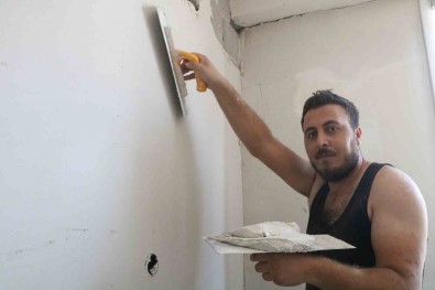 Hasarli Binalarin Onarilmaya Baslandigi Enkaz Kentte, Günlügü Bin 500 TL'ye Usta Bulunamiyor