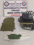 Kütahya'da Ehliyetsiz Sürücünün Aracinda Uyusturucu Ele Geçirildi