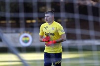 Livakovic, Fenerbahçe Formayla Ilk Antrenmanina Çikti