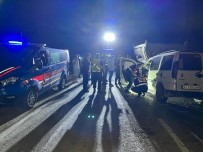 Silivri'de Hafif Ticari Araç Ariza Yapan Hafriyat Kamyonuna Çarpti Açiklamasi 1 Ölü