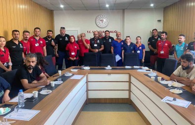 UMKE Gönüllüleri Egitimlerini Tatbikat Ile Tamamladi