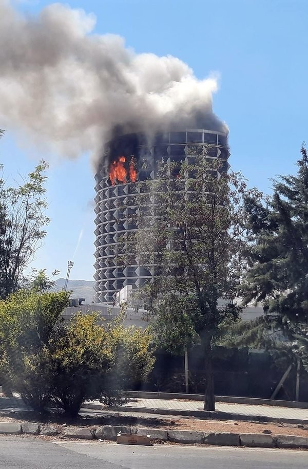 Gaziantep'te 17 katlı otelde yangın
