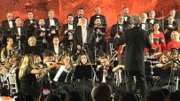 Kapadokya'da 140 Kisilik Koro Beethoven'in 9. Senfonisi Ile Kulaklarin Pasini Sildi