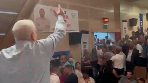 CHP Gebze ilçe kongresinde kavga çıktı: Küfür ve hakaretler havada uçuştu