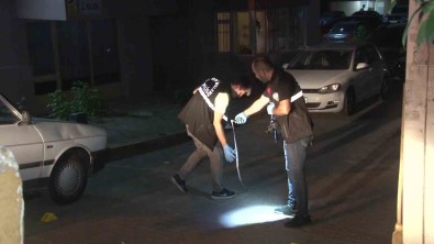 Kadiköy'de Silahli Ve Biçakli Kavga Açiklamasi 2 Yarali