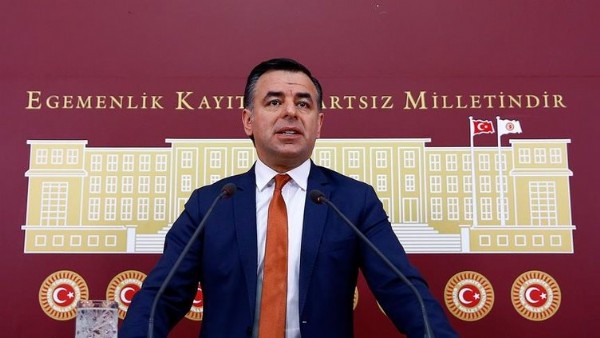 CHP'li gazeteci Barış Yarkadaş, İYİ Parti lideri Meral Akşener'e ateş püskürdü: Fiyasko!
