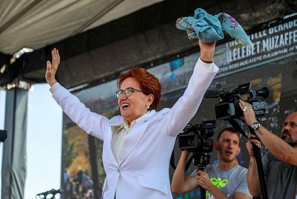 CHP'li gazeteci Barış Yarkadaş, İYİ Parti lideri Meral Akşener'e ateş püskürdü: Fiyasko!
