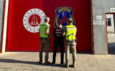 Hatay'da 25 Yil Hapis Cezasiyla Aranan Sahis Yakalanip Tutuklandi