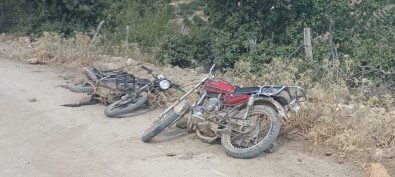 Motosikletler Kafa Kafaya Çarpisti Açiklamasi 2 Yarali