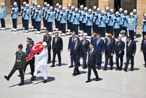 Erdoğan ve YAŞ üyeleri Anıtkabir'de