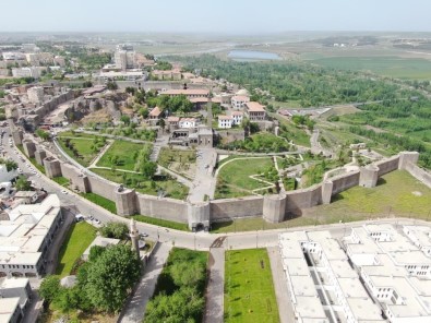 Diyarbakir Sur, 'Dünyanin En Eski Sehirleri' Listesinde Yanlis Sirada Yer Aldi