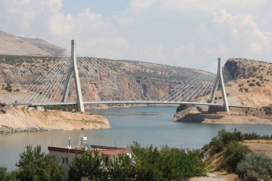 Nissibi Köprüsü'nden Deprem Sonrasi 400 Bin Araç Geçti