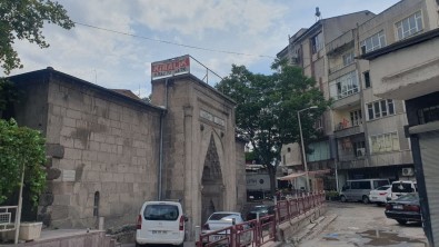 Sahibinden 'Kurumsala Kiralik' 591 Yillik Medrese