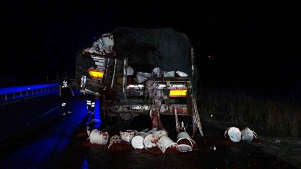 Yolcu otobüsü TIR'a arkadan çarptı: Biri ağır 15 yaralı