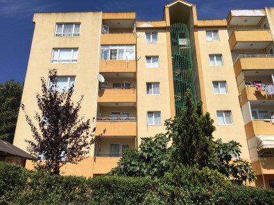 5. Kattan Düsen 3 Yasindaki Çocuk Yasam Savasi Veriyor