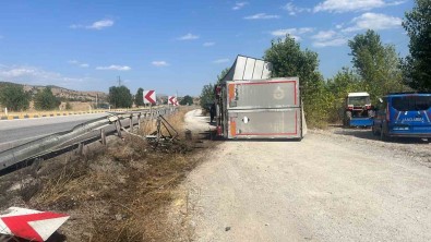 D100'de Devrilen Tirin Sürücüsü Yaralandi