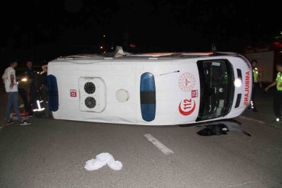 Elazig'da Ambulans Ile Pikap Çarpisti Açiklamasi 5 Yarali