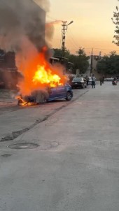 Elazig'da Seyir Halindeki Otomobil Alev Topuna Döndü