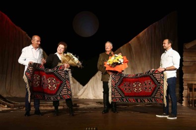 'Türk'ün Atesle Imtihani' Tiyatro Oyunu Begeni Topladi