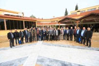 Büyüksehir Muhtarlar Masasi Ile Muhtarlarin Yaninda