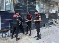 Esenyurt'taki Denetimlerde 5 Yabanci Uyruklu Sahis Gözaltina Alindi