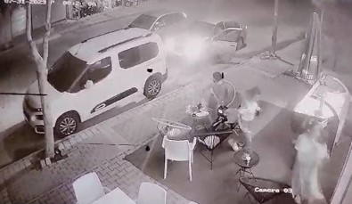 Pastane Önünde Silahla Dehseti Yasatti, Jandarmaya Yakalandi