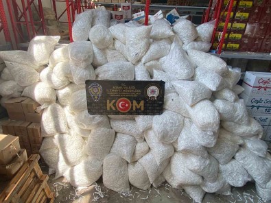 25 Milyondan Fazla Makaron Ele Geçirildi, Depo Sahibi Tutuklandi