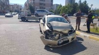 Iki Otomobil Kavsakta Çarpisti Açiklamasi 1 Yarali