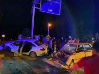 Zonguldak'ta Iki Otomobil Çarpisti Açiklamasi 2 Yarali