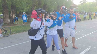 Engelli Bisikletçiler Festivale Renk Katti