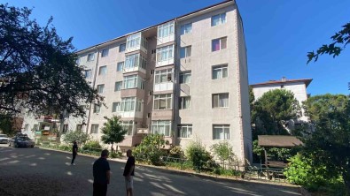 Evine Balkondan Girmeye Çalisti, 5. Kattan Düstü