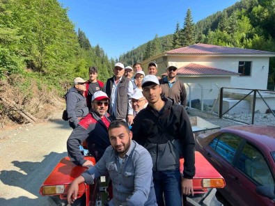 Türkülere Konu Olan Ilgaz Dagi'nin Zirvesinde Dev Türk Bayragi Dalgalandirildi