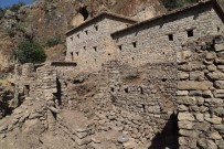 Çukurca'nin Tarihi Kale Evleri Restore Ediliyor