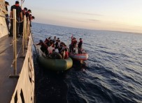 Ezine Açiklarinda 33 Kaçak Göçmen Ile 3 Göçmen Kaçakçisi Yakalandi