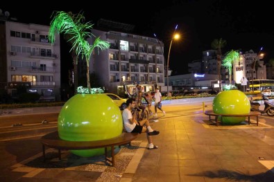 Marmaris'te Dev Saksilar Ilgi Çekti