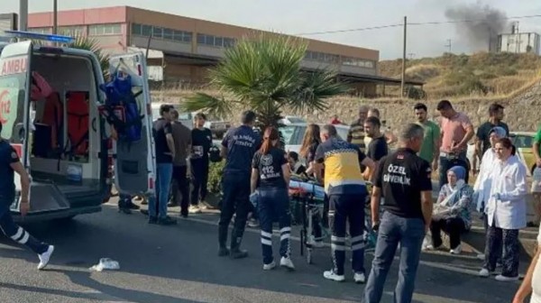 İşçileri taşıyan servis devrildi: 25 işçi yaralı