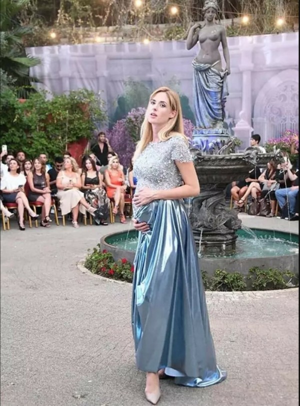 Wilma Elles podyuma çıktı