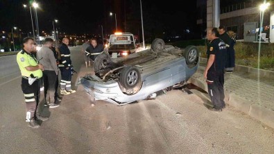 Refüje Çarpip Ters Dönen Otomobilin Sürücüsü Yaralandi