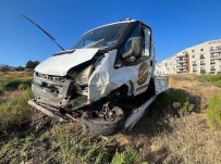 Kontrolden Çikan Kamyonet Sarampole Uçtu