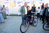 Battalgazi'de Depremzede Çocuklara Bisiklet Hediye Edildi