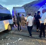 Van'da Minibüs Ile Kamyon Çarpisti Açiklamasi 1 Ölü, 7 Yarali
