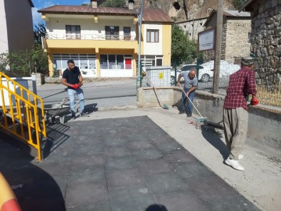 Çukurca Belediyesi Çocuk Parklarini Yeniliyor