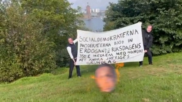 İsveç'te skandallar bitmiyor! Başkan Erdoğan'ın maketini yaktılar: Polis sadece izledi...