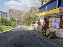 Çukurca'da Yol Asfaltlama Çalismasi Haberi